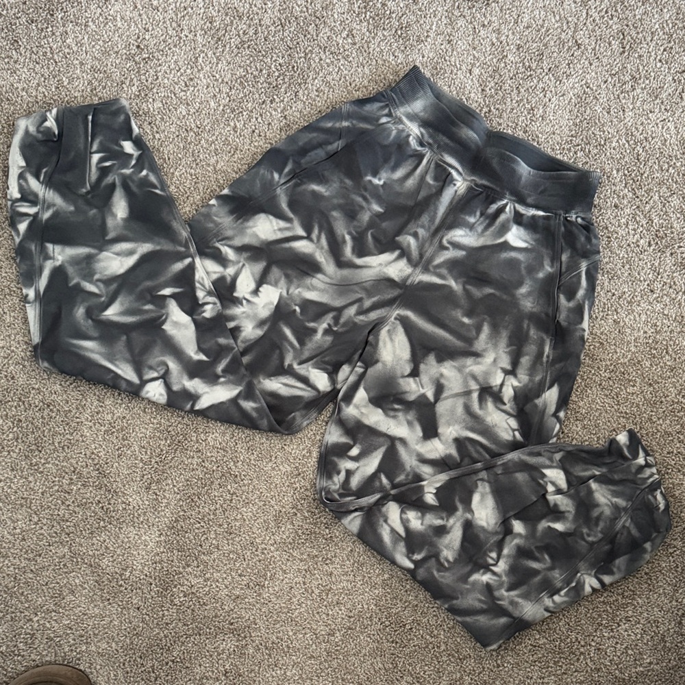 Lululemon barrel style 7/8th  joggers size 4